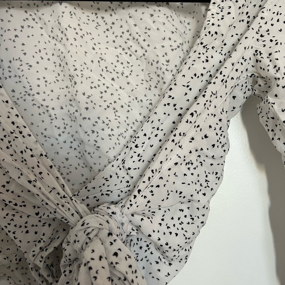 H&M Women’s Black and White Cropped Tie Top Size 2 - Picture 3 of 5